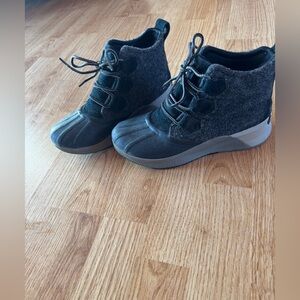 Women’s  Grey Winter Boot Sneakers - Cozy Waterproof Style